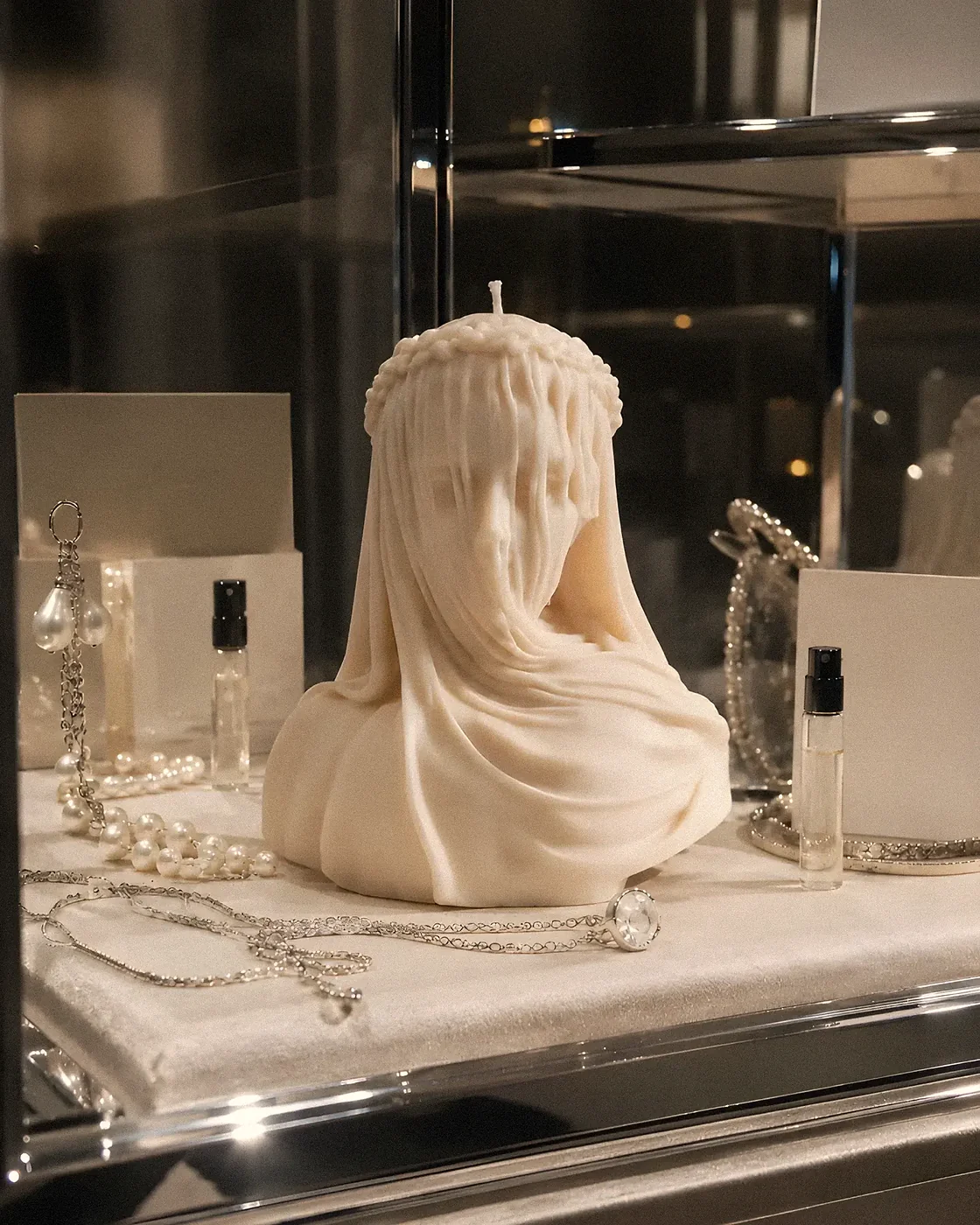 Grace veiled sculptural candle
