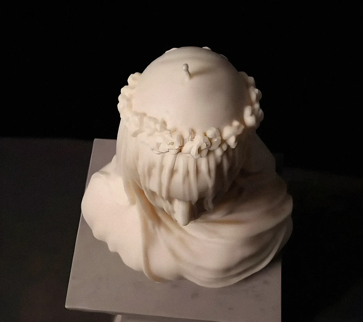 Grace veiled sculptural candle